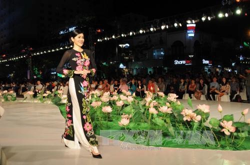 Gala „Vietnamesische Tracht Ao dai-Eine Schönheit“ würdigt Designer und Künstler - ảnh 1